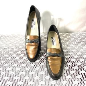 Trotters Relate Women’s Slip-On shoes